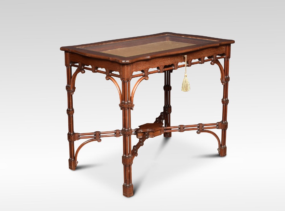 Late 19th century mahogany bijouterie table