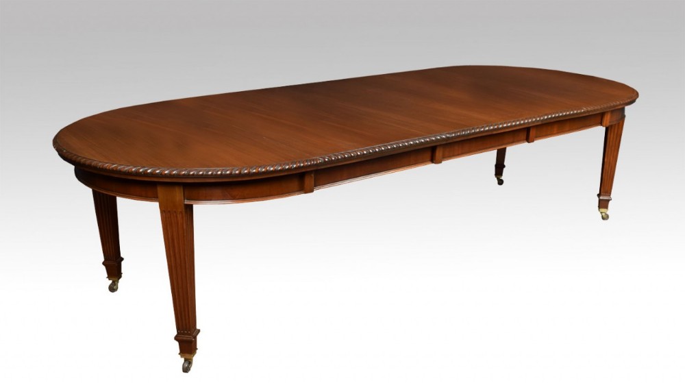 Late 19th Century mahogany dining table
