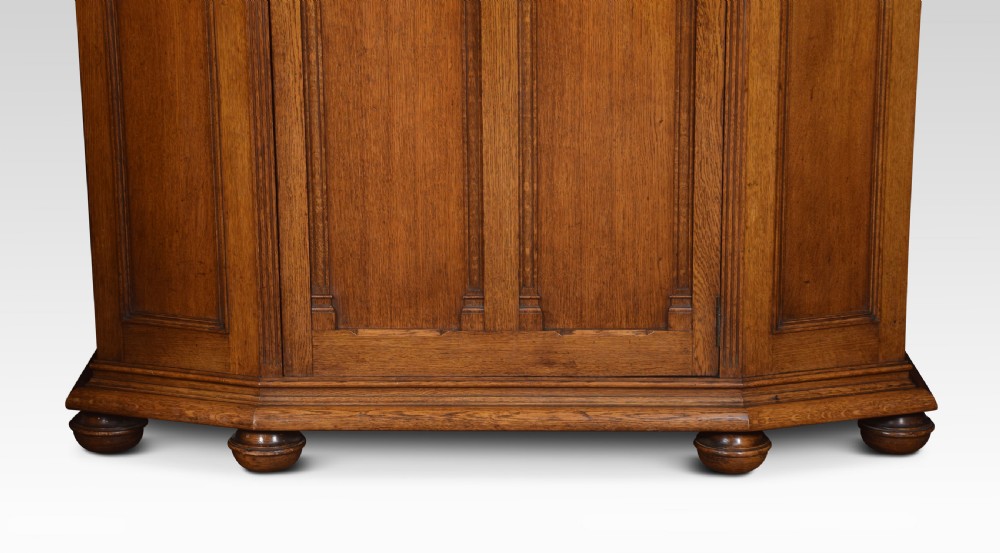 Oak hall robe View IV