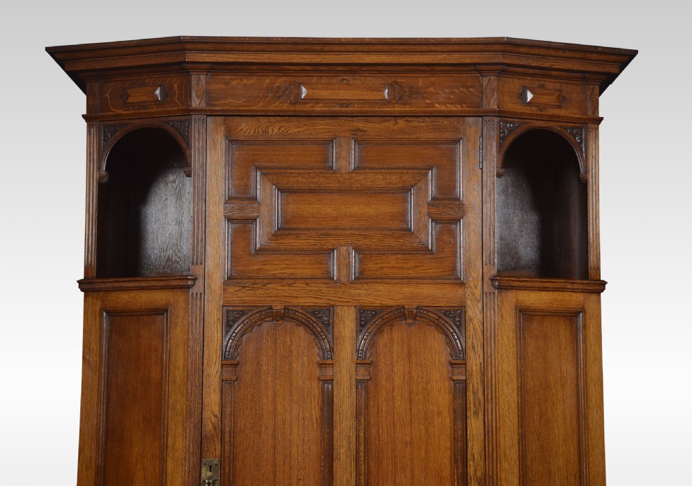 Oak hall robe View V