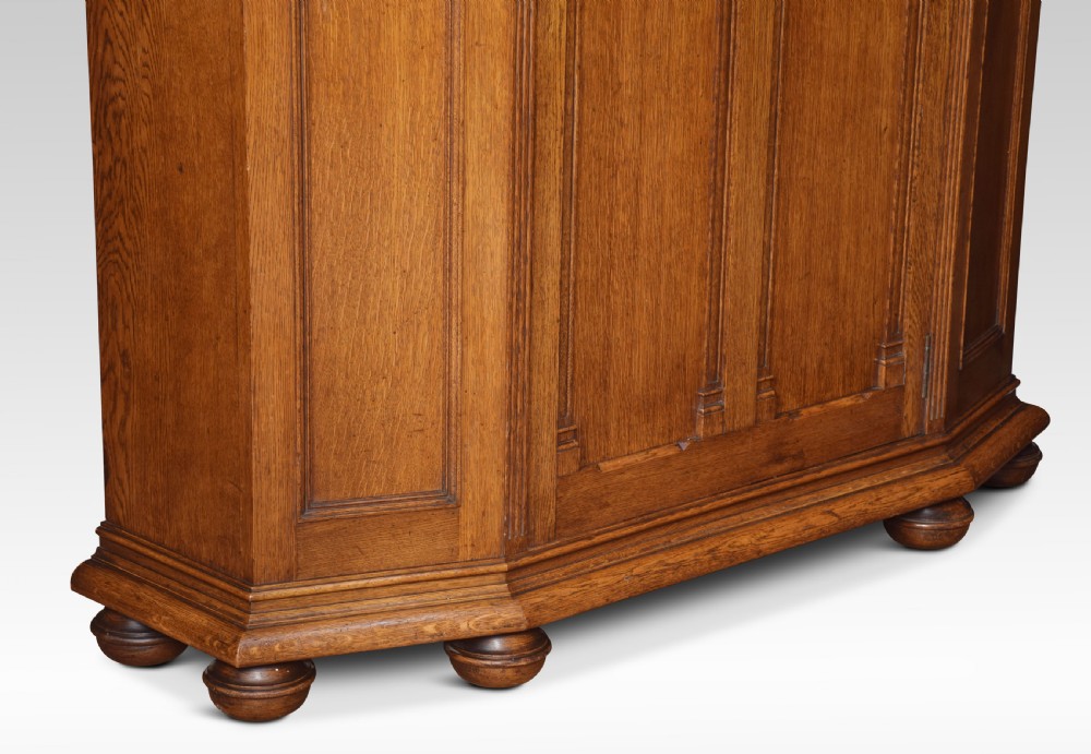 Oak hall robe View VIII