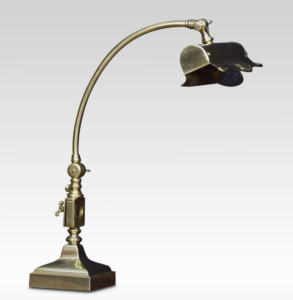 Ajustable bankers brass desk lamp