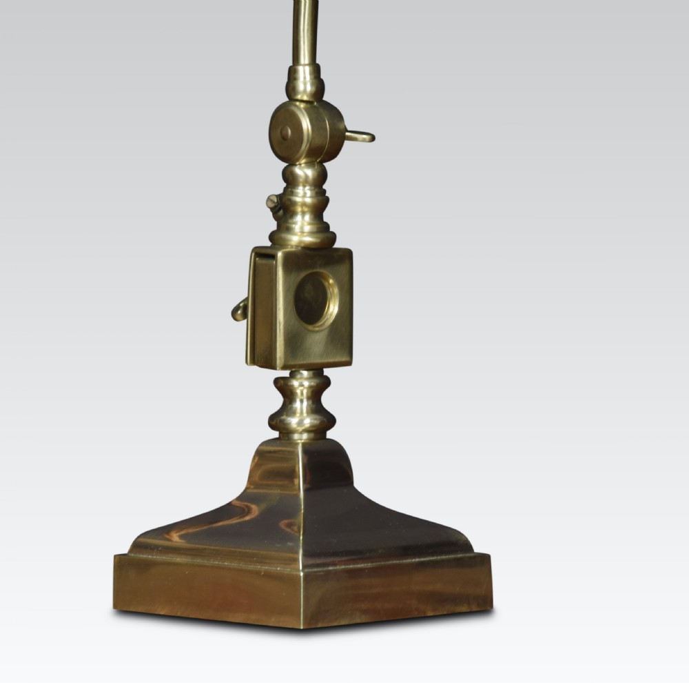 Ajustable bankers brass desk lamp View II