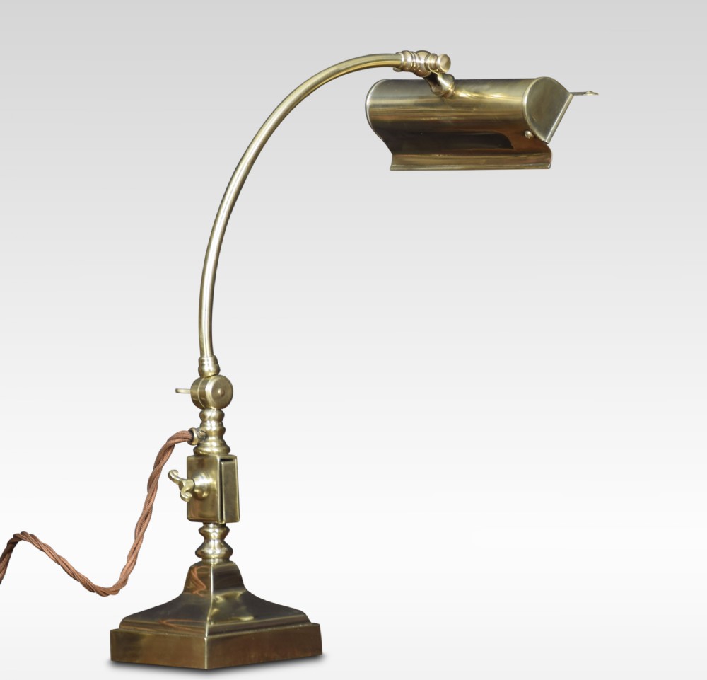 Ajustable bankers brass desk lamp View IV