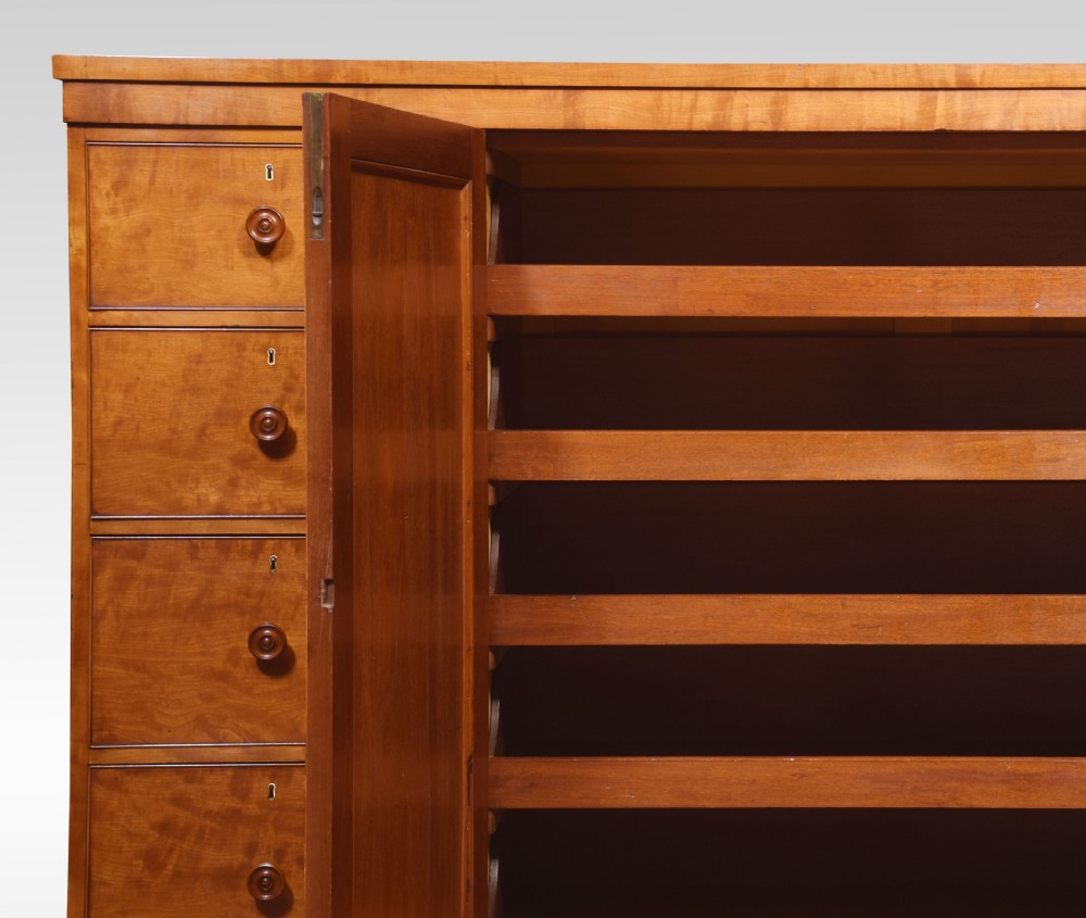 Regency low linen press View III