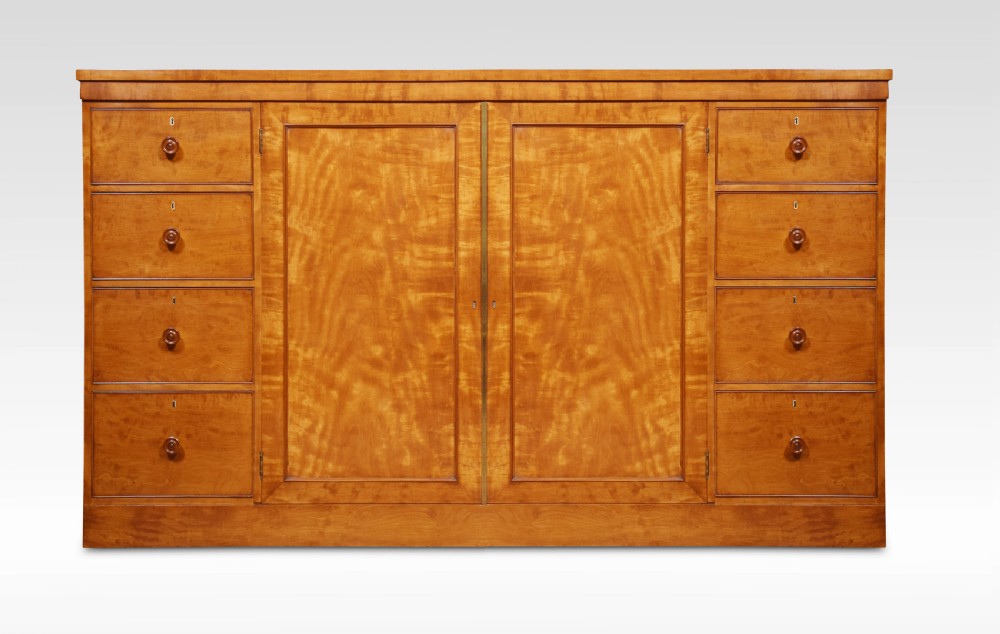 Regency low linen press View XIV