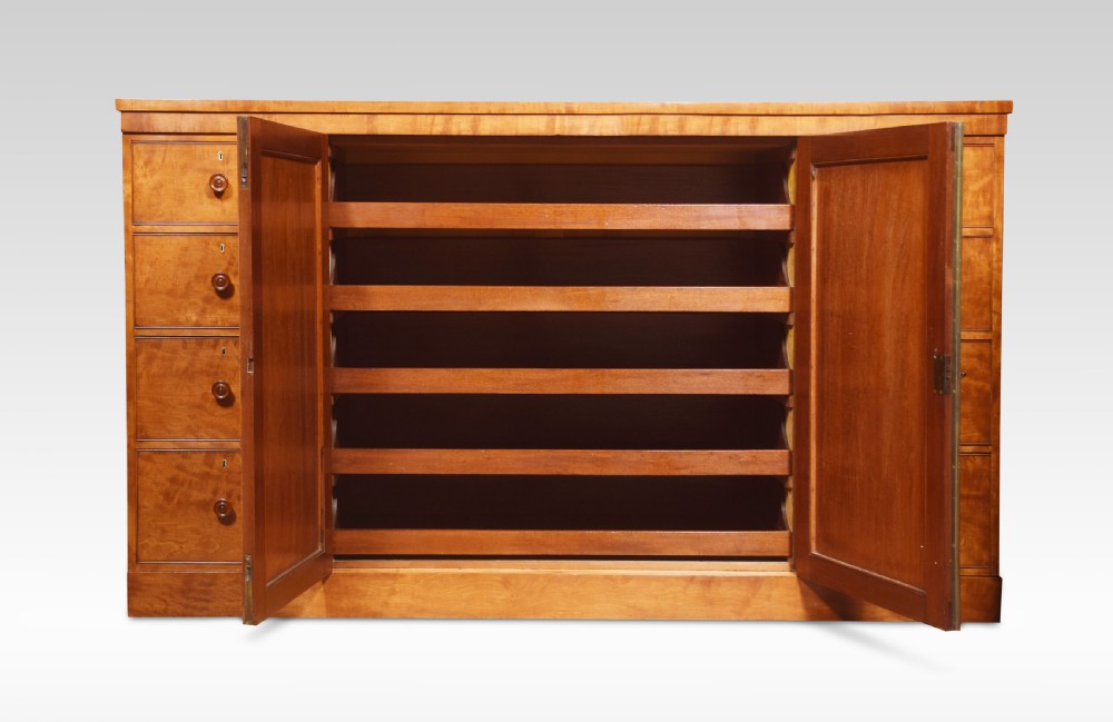 Regency low linen press View XVI