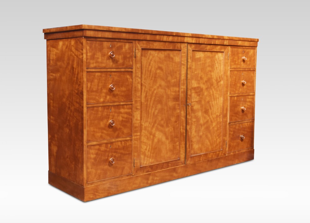 Regency low linen press View XXIII