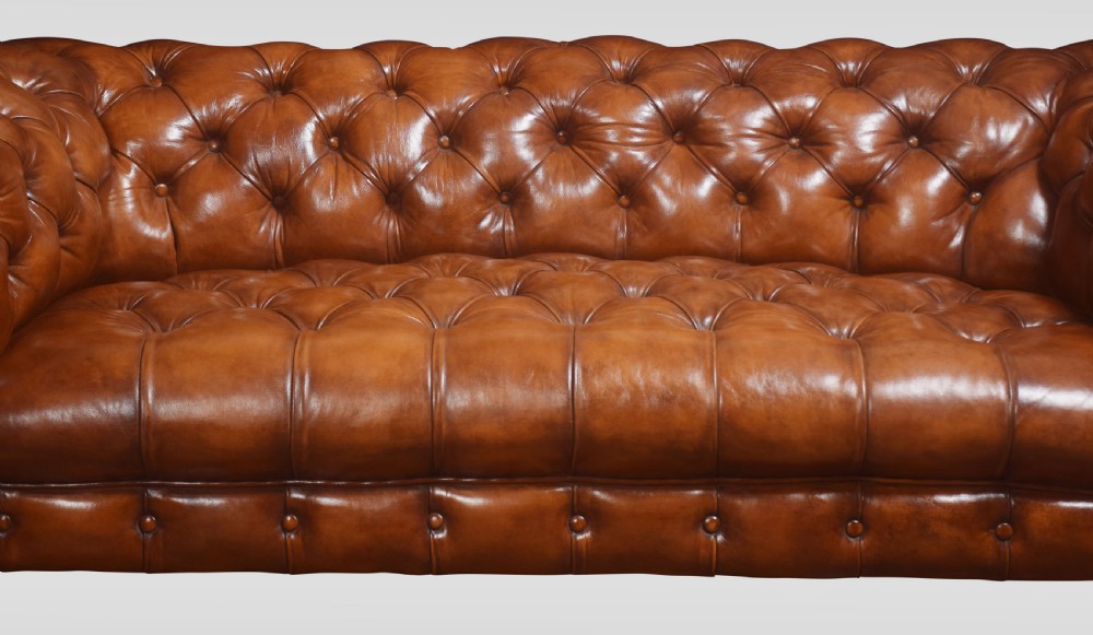 Leather deep buttoned chesterfield View IV