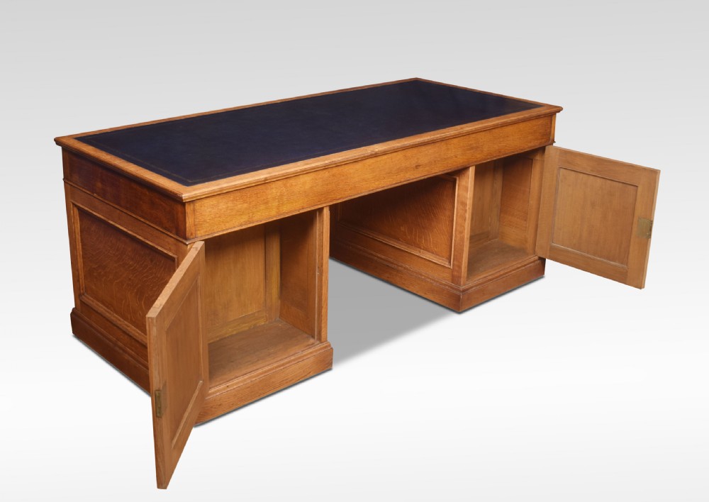 Large oak pedestal desk View VIII