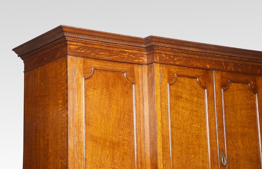 Oak four door breakfront compact wardrobe View IV