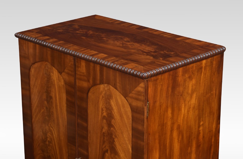 Flame mahogany collector’s cabinet View VIII