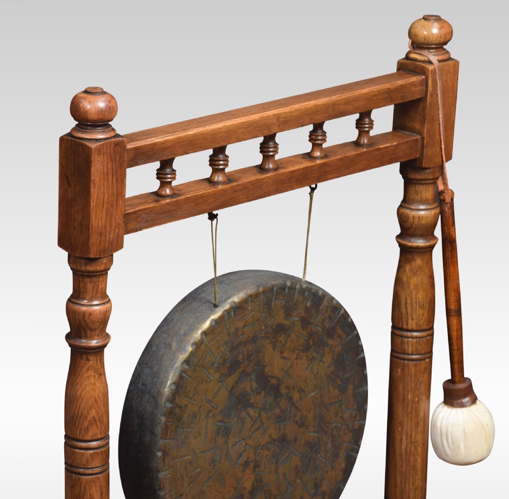 Oak dinner gong View II