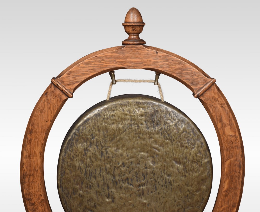Oak dinner gong View V