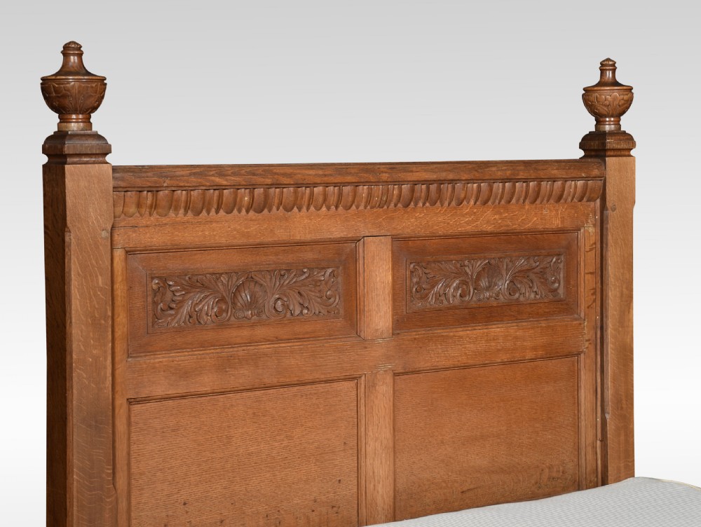 Carved oak double bed View III