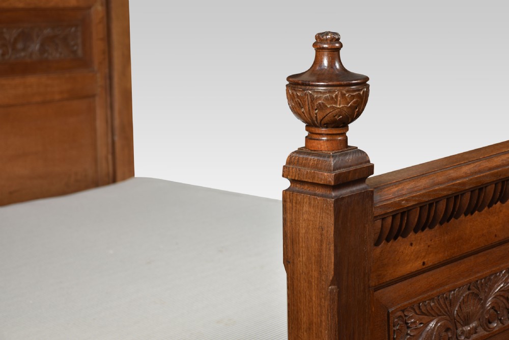 Carved oak double bed View VI