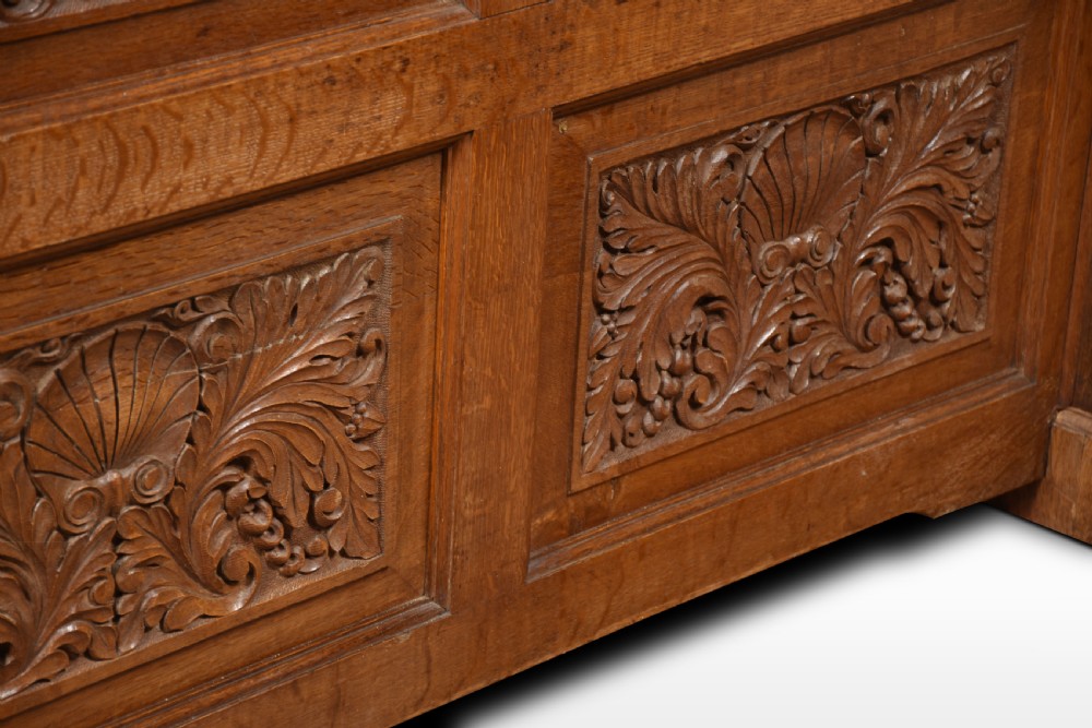 Carved oak double bed View VII