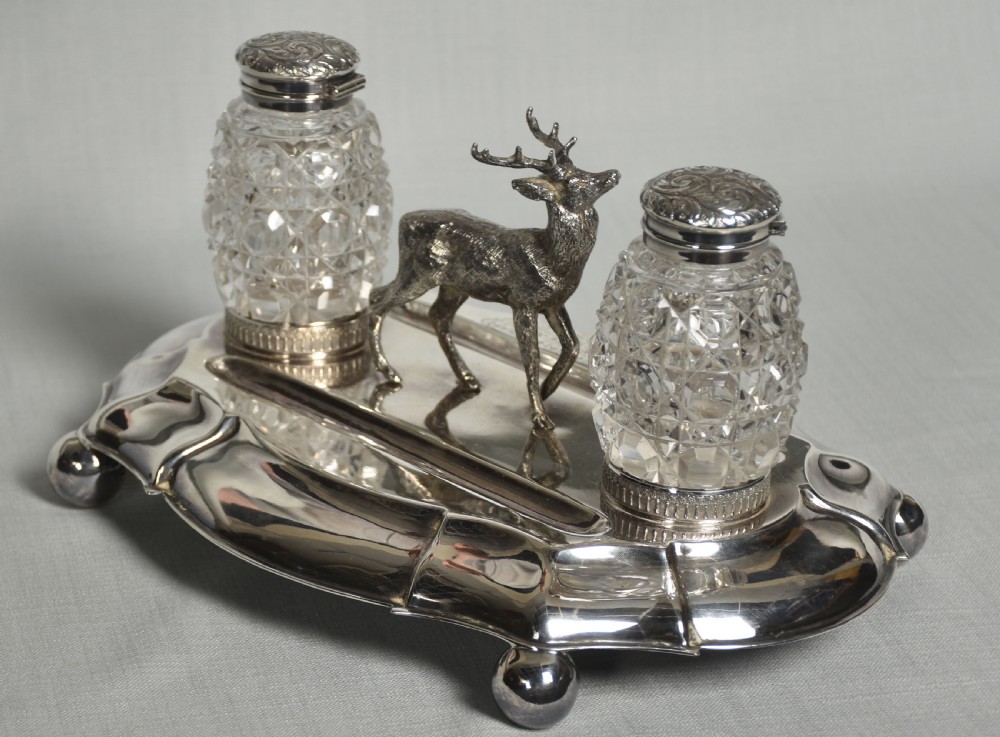Silver plated oval desk stand View V