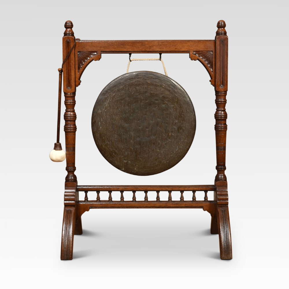 Oak framed dinner gong View V