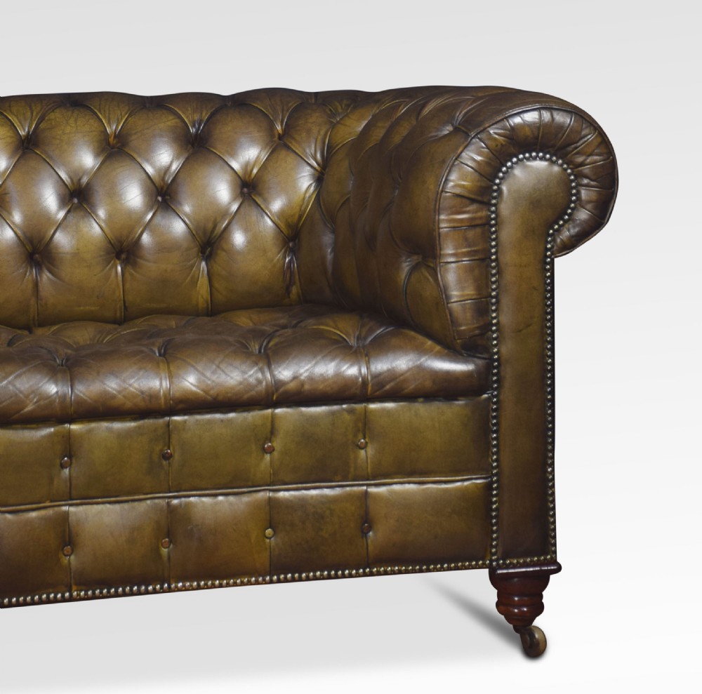 Leather deep buttoned chesterfield View V