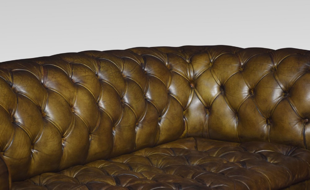 Leather deep buttoned chesterfield View VII