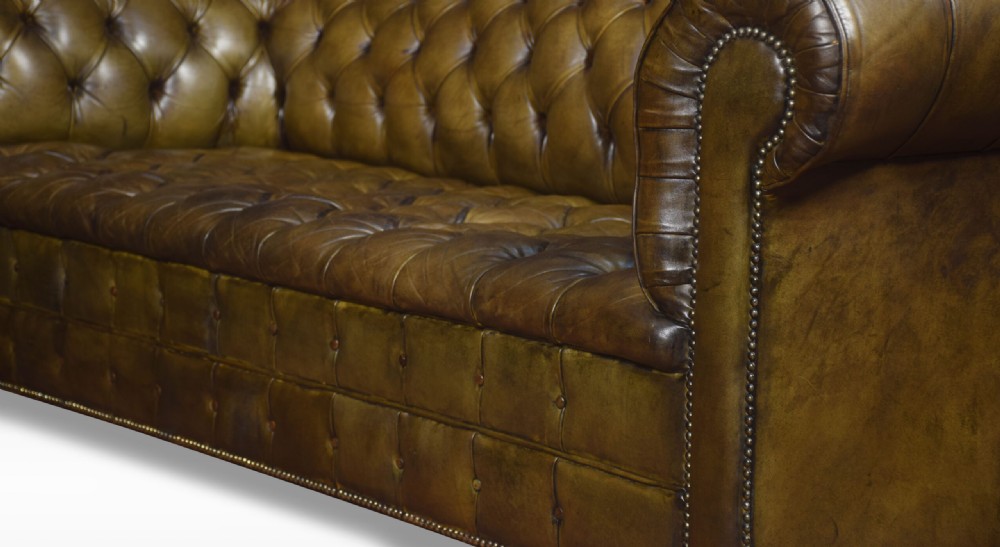 Leather deep buttoned chesterfield View VIII