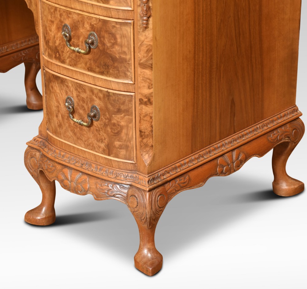 Walnut dressing table View VI