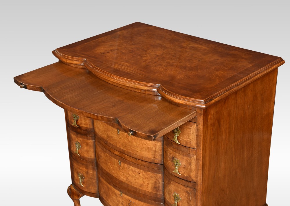 Figured walnut chest of drawers View VII