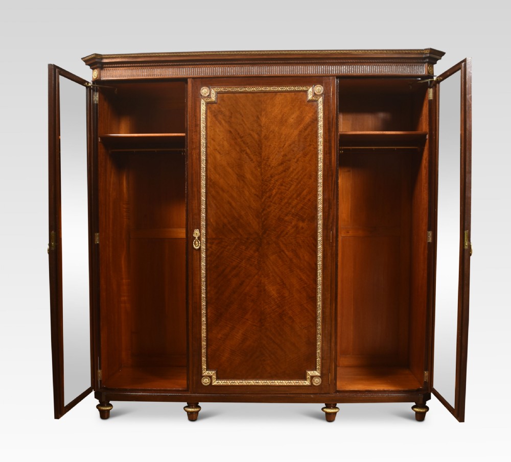 Mahogany three-door compactum wardrobe View V