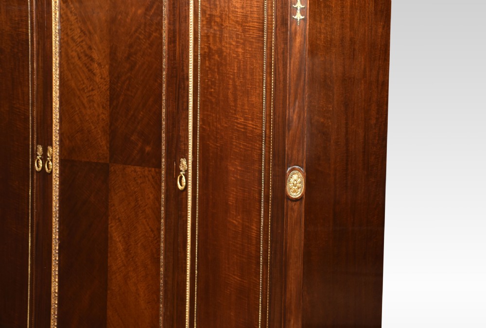 Mahogany three-door compactum wardrobe View X