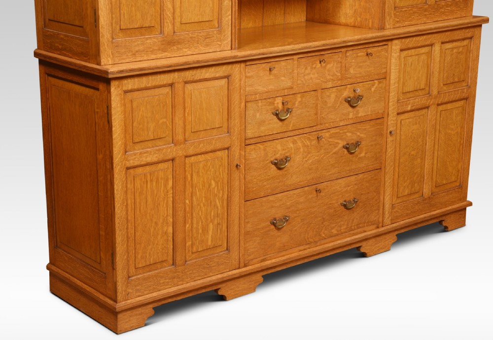 Oak Kitchen cupboard View IV