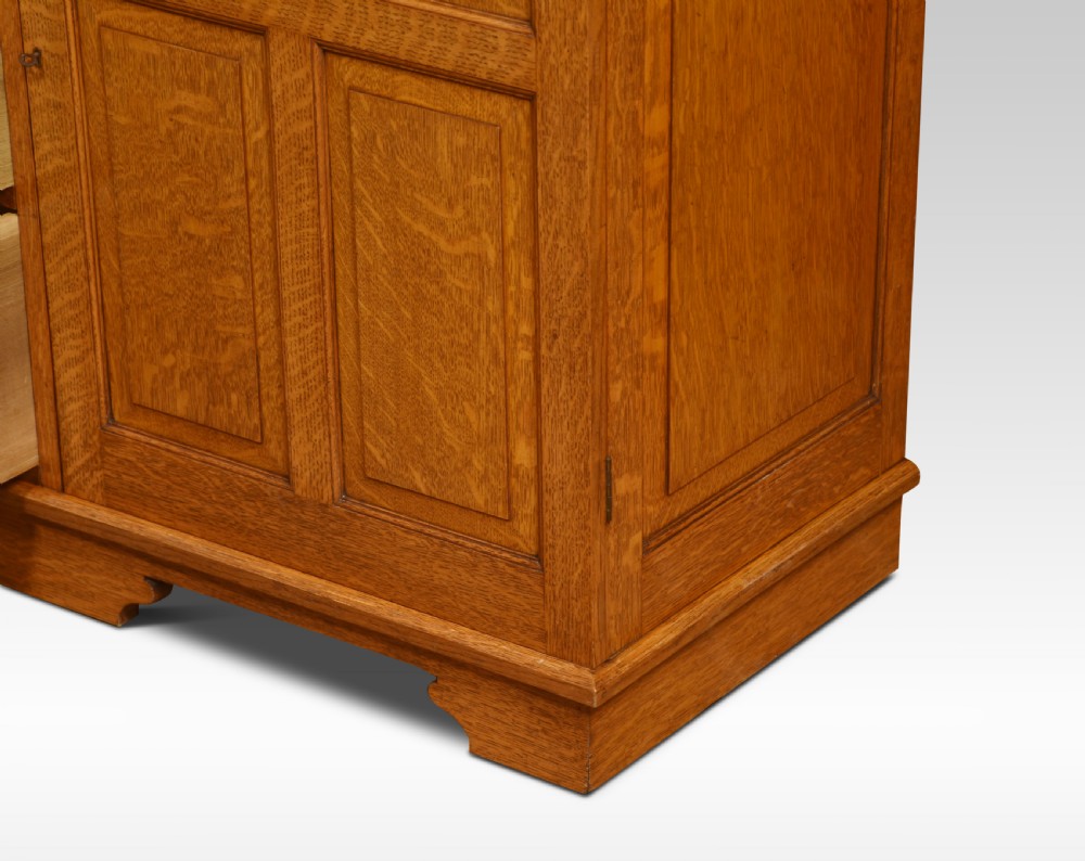 Oak Kitchen cupboard View IX