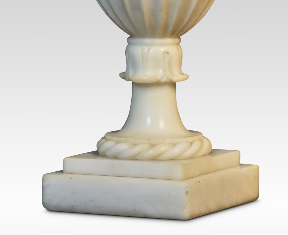Marble urn shaped table lamp View III