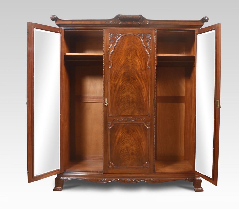 Mahogany three door wardrobe View VII
