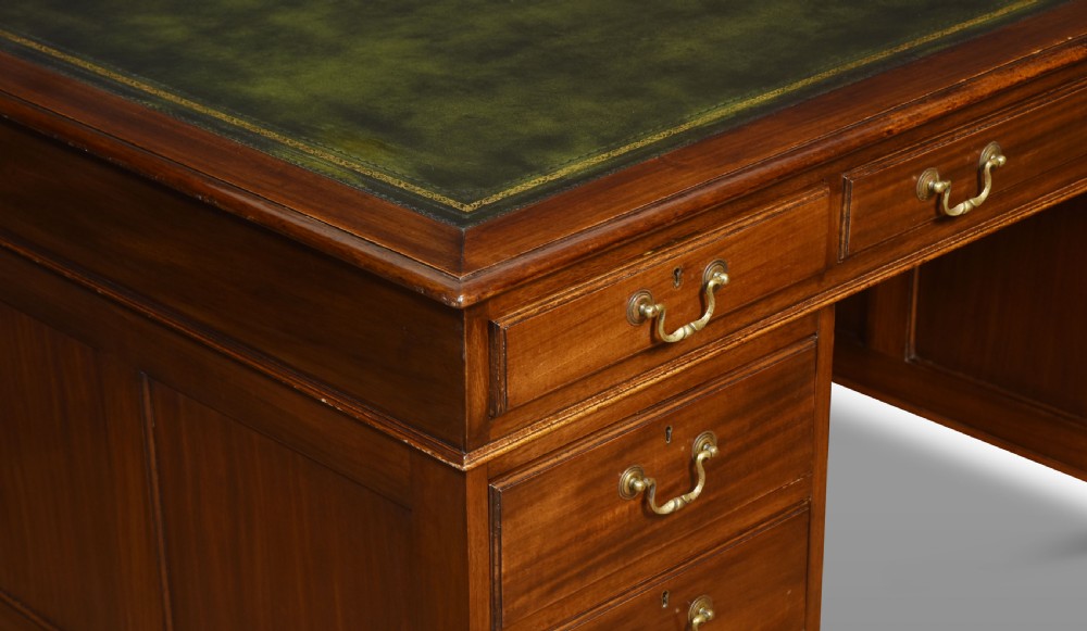 Mahogany pedestal desk View VII