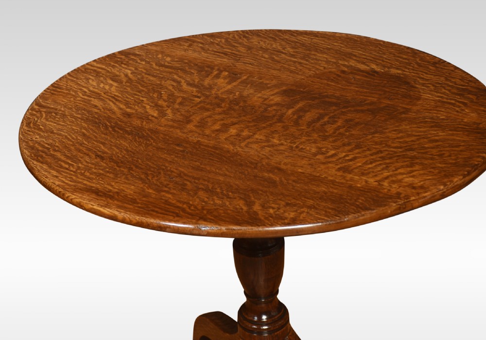 Oak tripod table View II