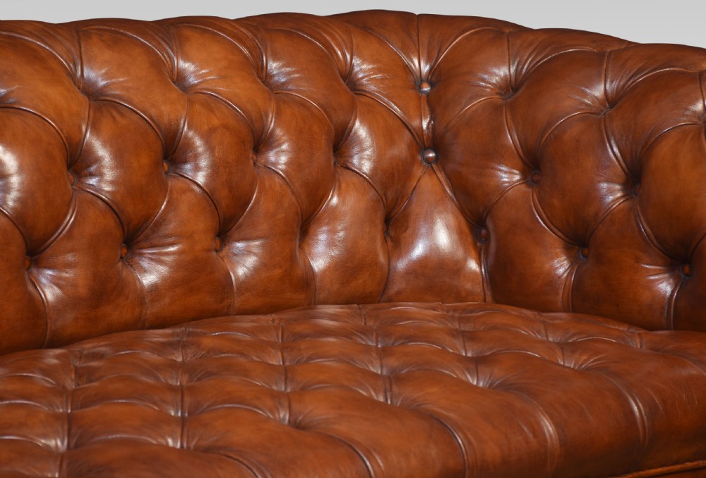 Leather deep buttoned chesterfield View V