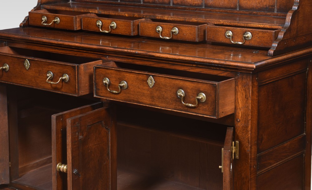 Oak dresser View IX