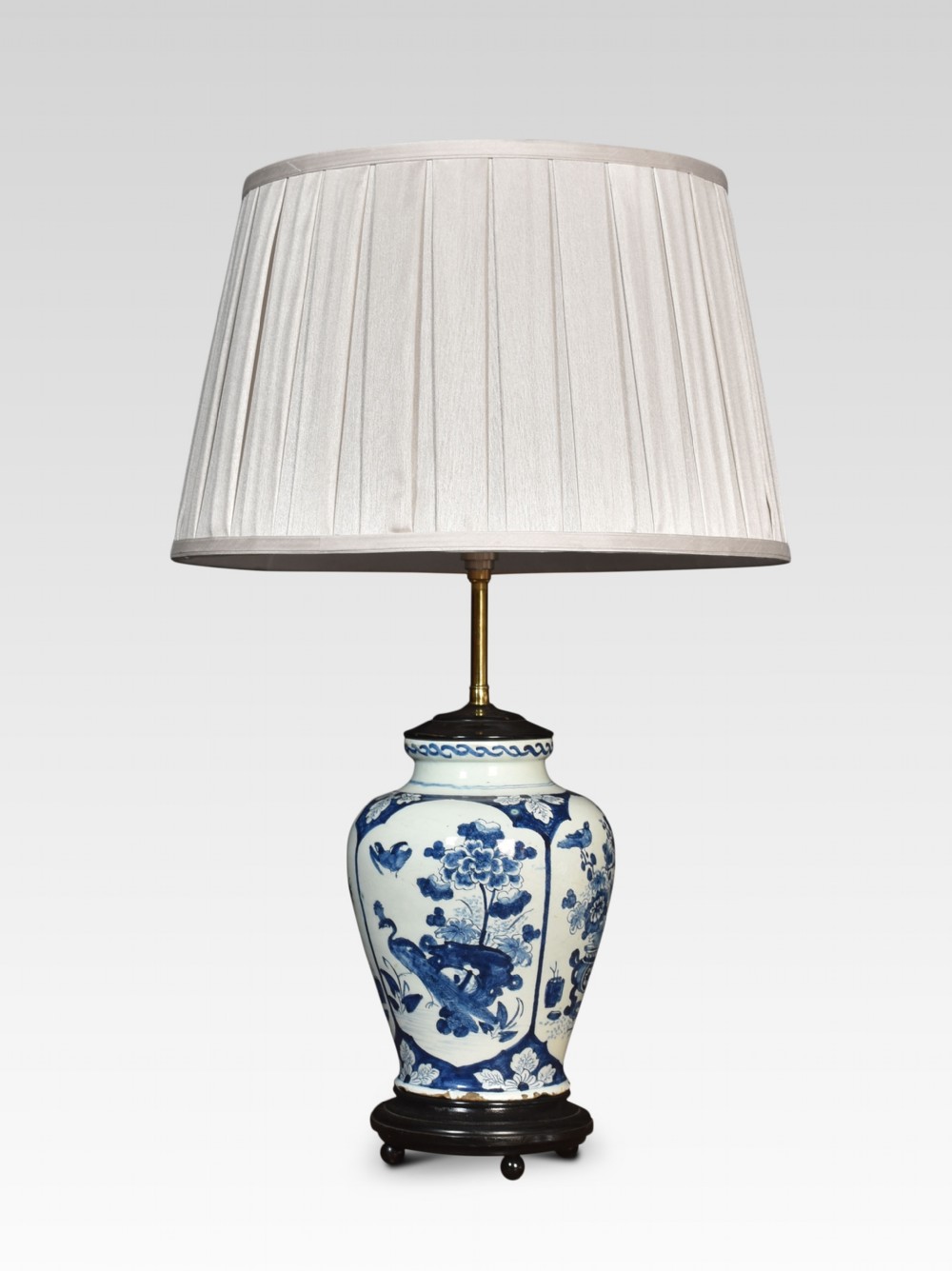 Blue and white table lamp
