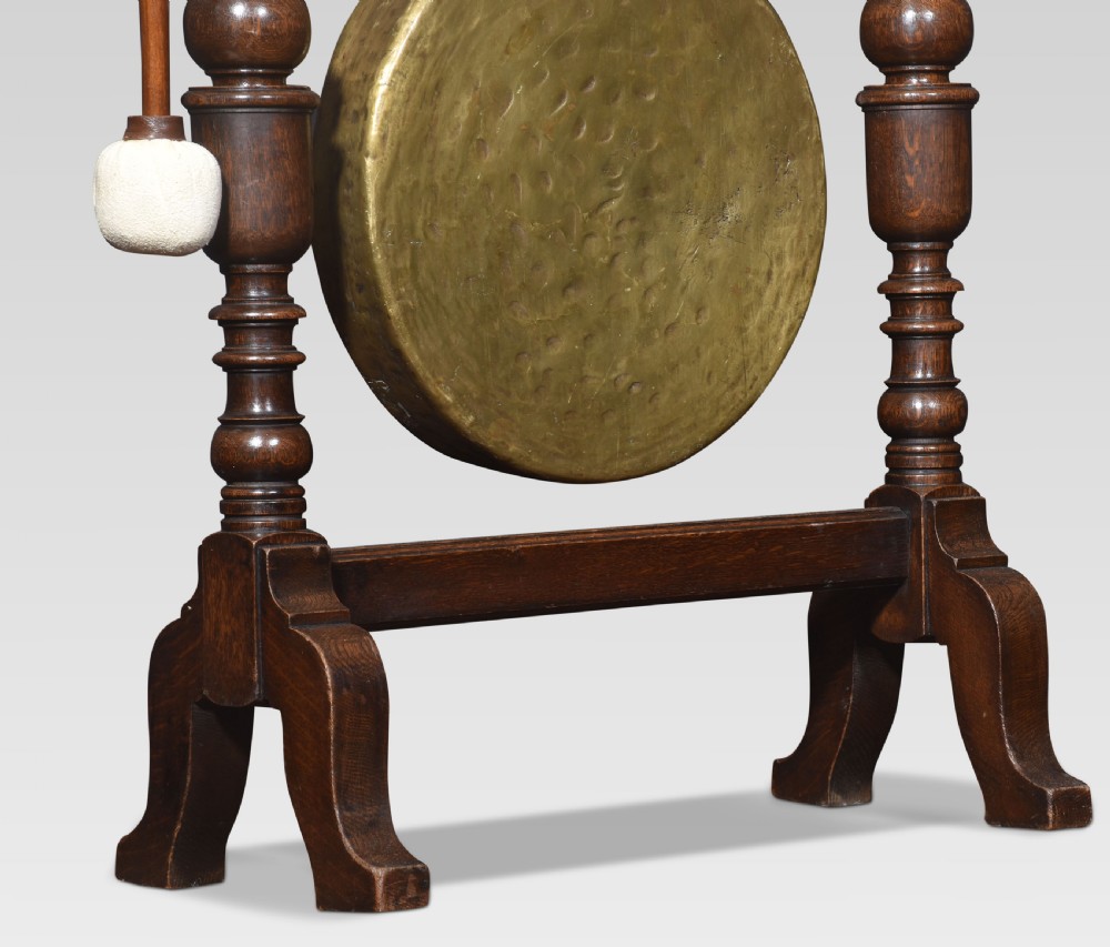 Oak dinner gong View II