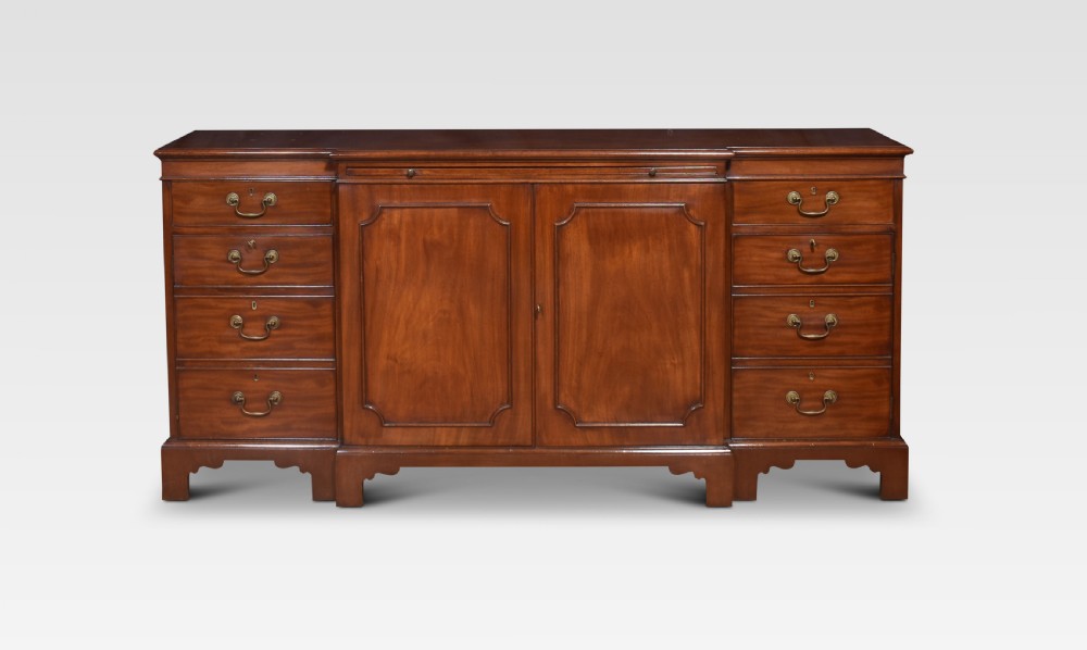 Mahogany breakfront Sidebord