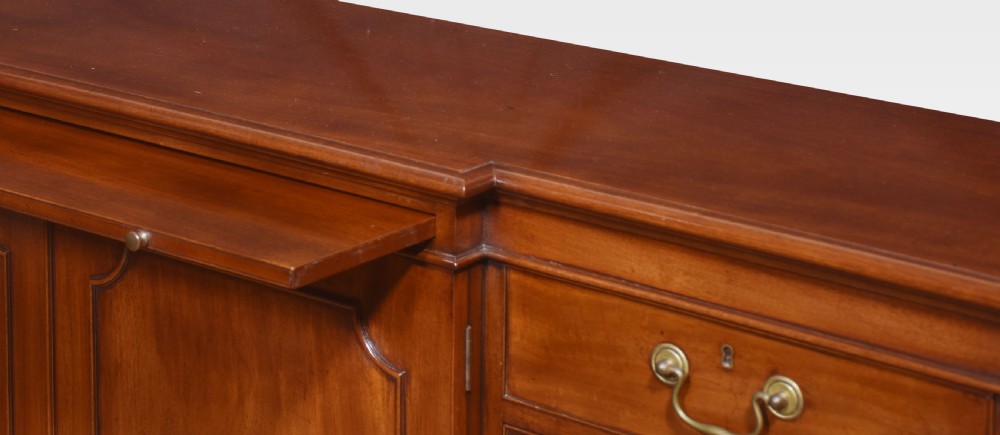 Mahogany breakfront Sidebord View III