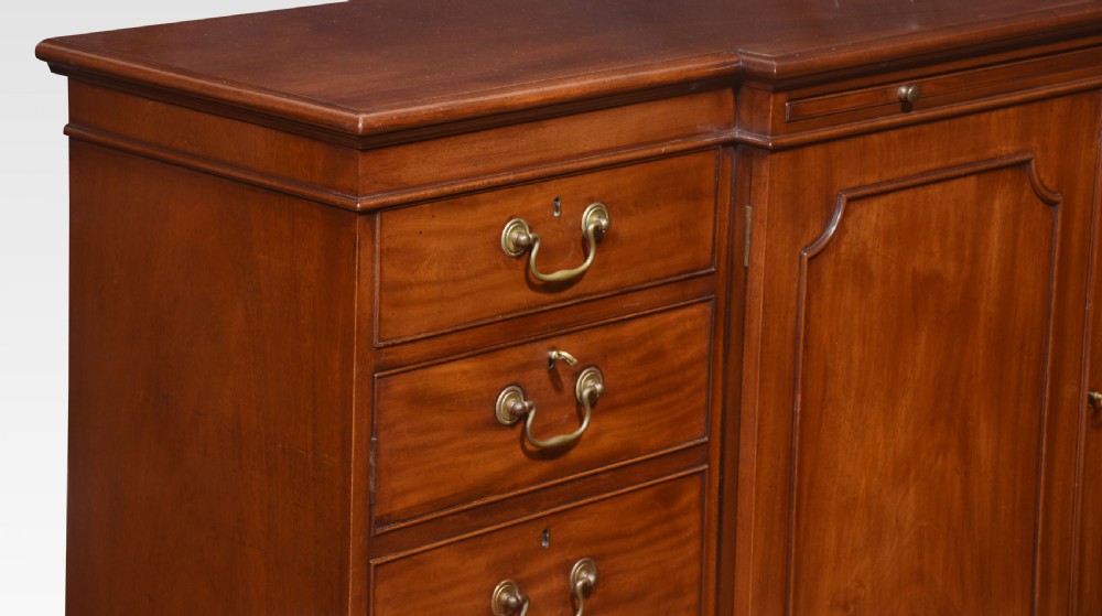 Mahogany breakfront Sidebord View IV