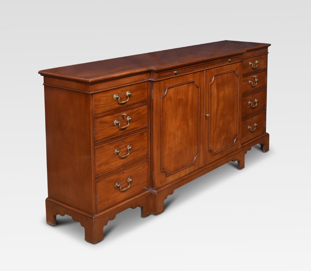 Mahogany breakfront Sidebord View VI