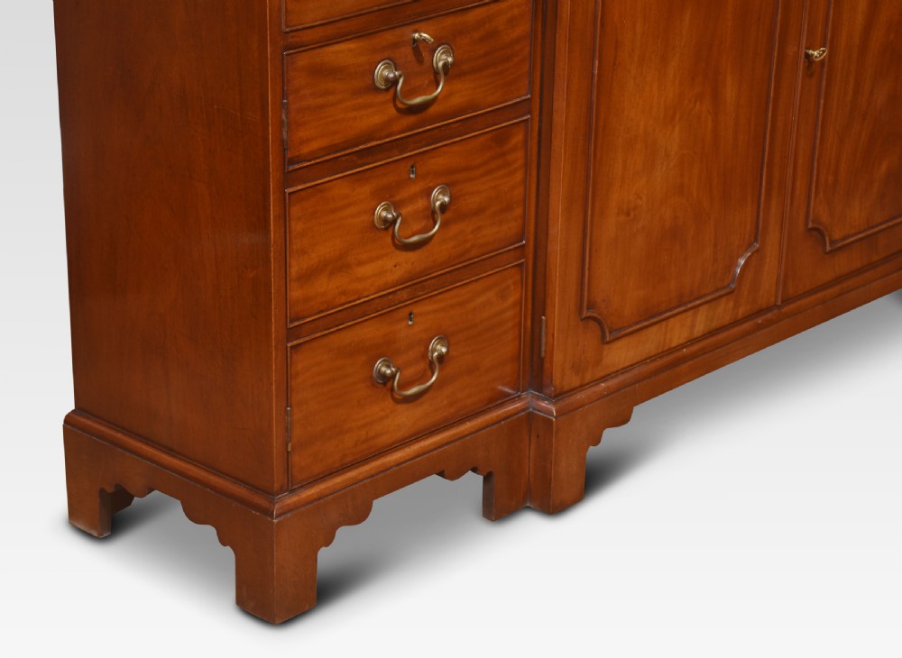 Mahogany breakfront Sidebord View VII