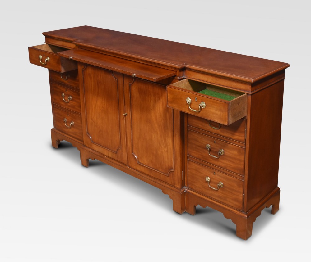 Mahogany breakfront Sidebord View VIII