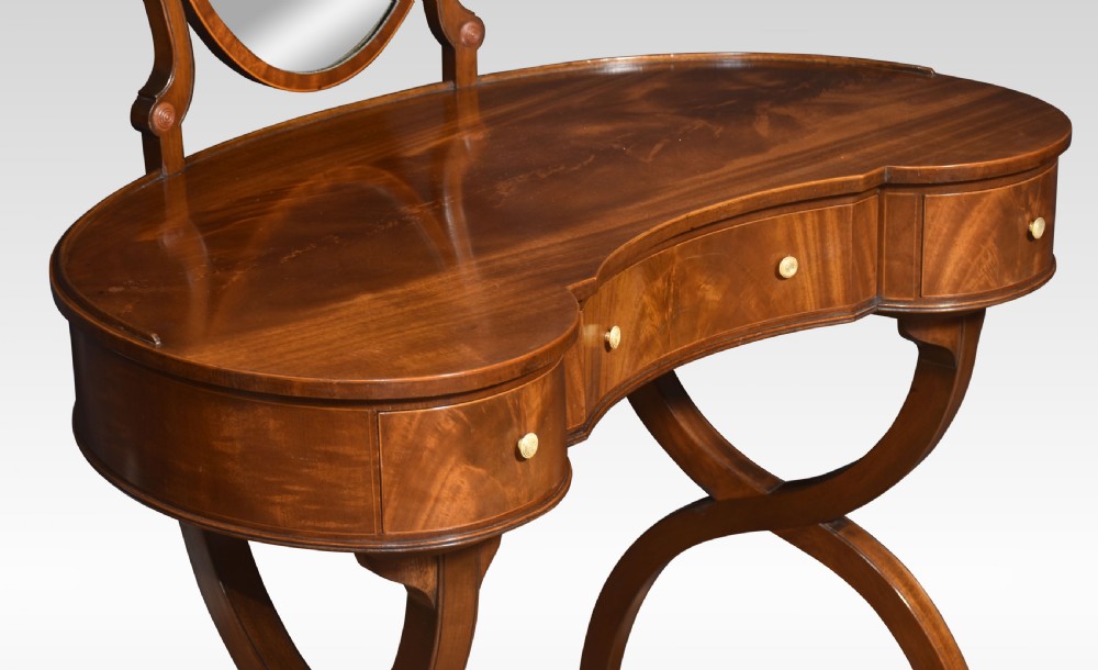 Mahogany kidney shaped lady’s dressing table View VII