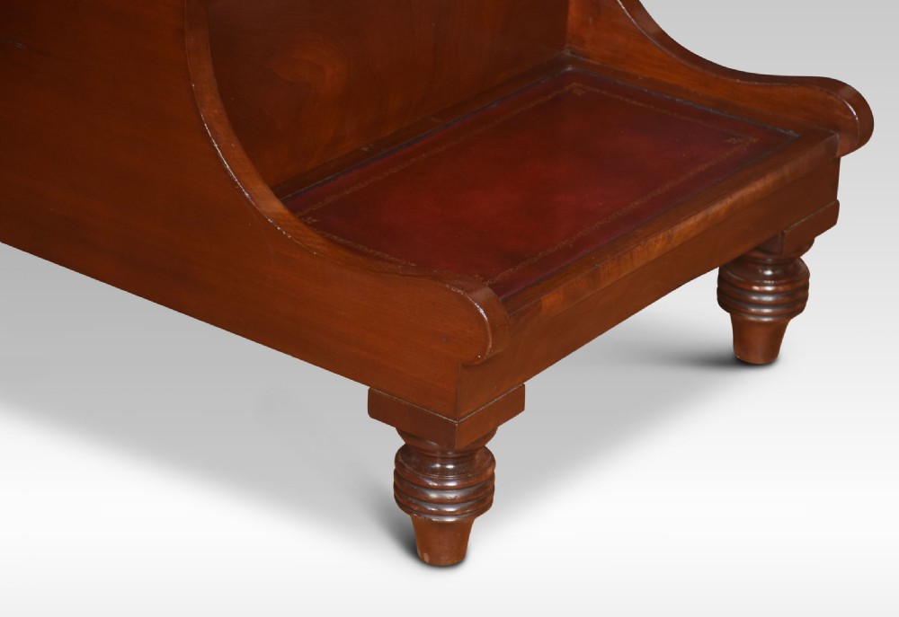 A 19th-century mahogany library step stool featuring three treads inlaid with gold-tooled leather and a top turned wooden handle. View III