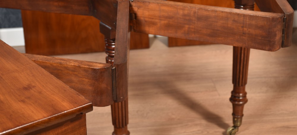 Mahogany extending dining table View XIV