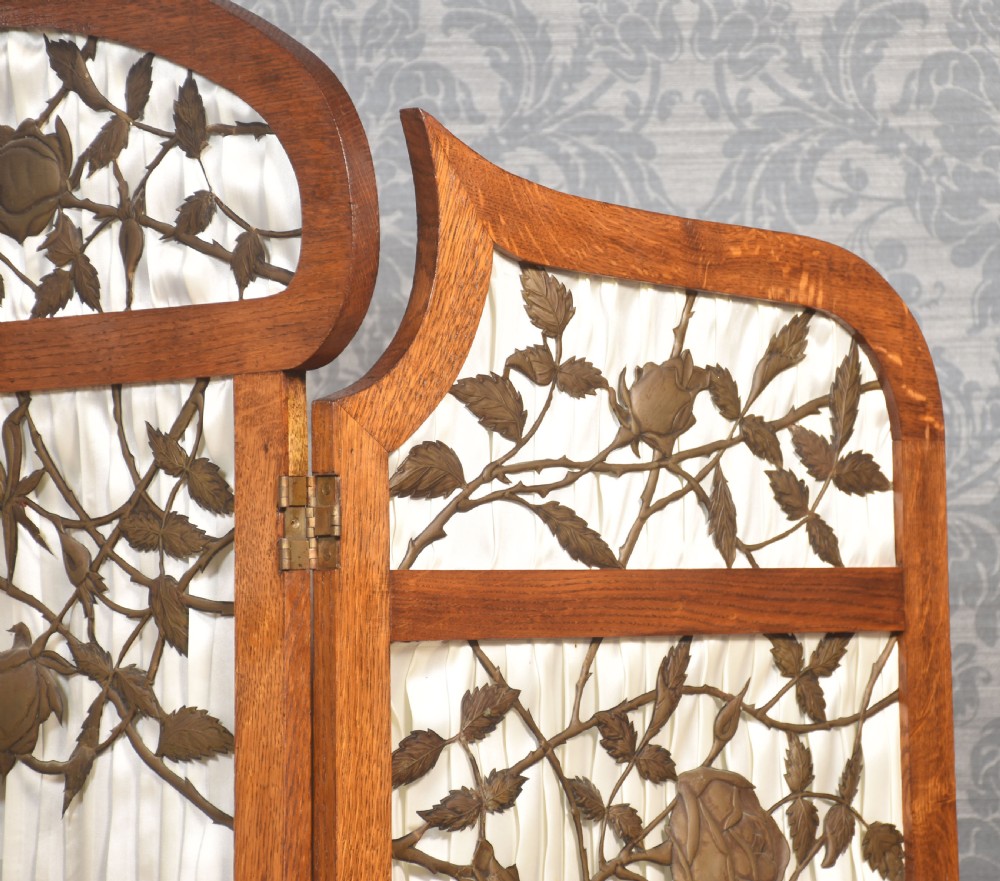 French Art Nouveau oak three panneled screen View III